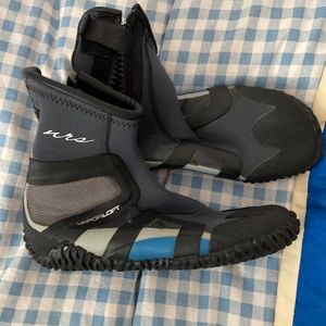 Nrs kayaking water shoes